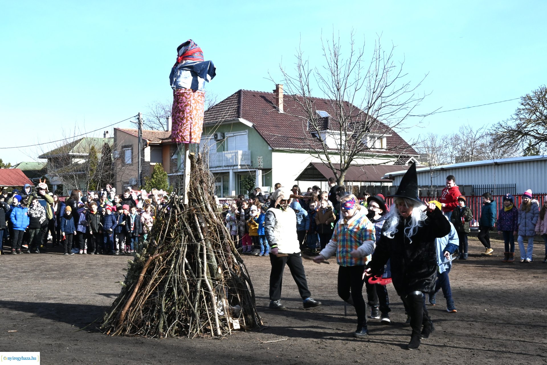 Kiszebáb égetés a Kazinczy Ferenc Tagintézményben