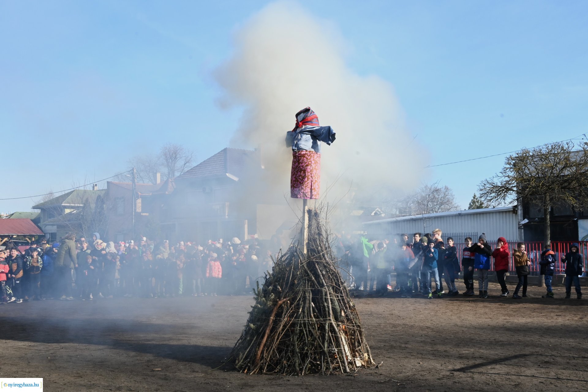 Kiszebáb égetés a Kazinczy Ferenc Tagintézményben