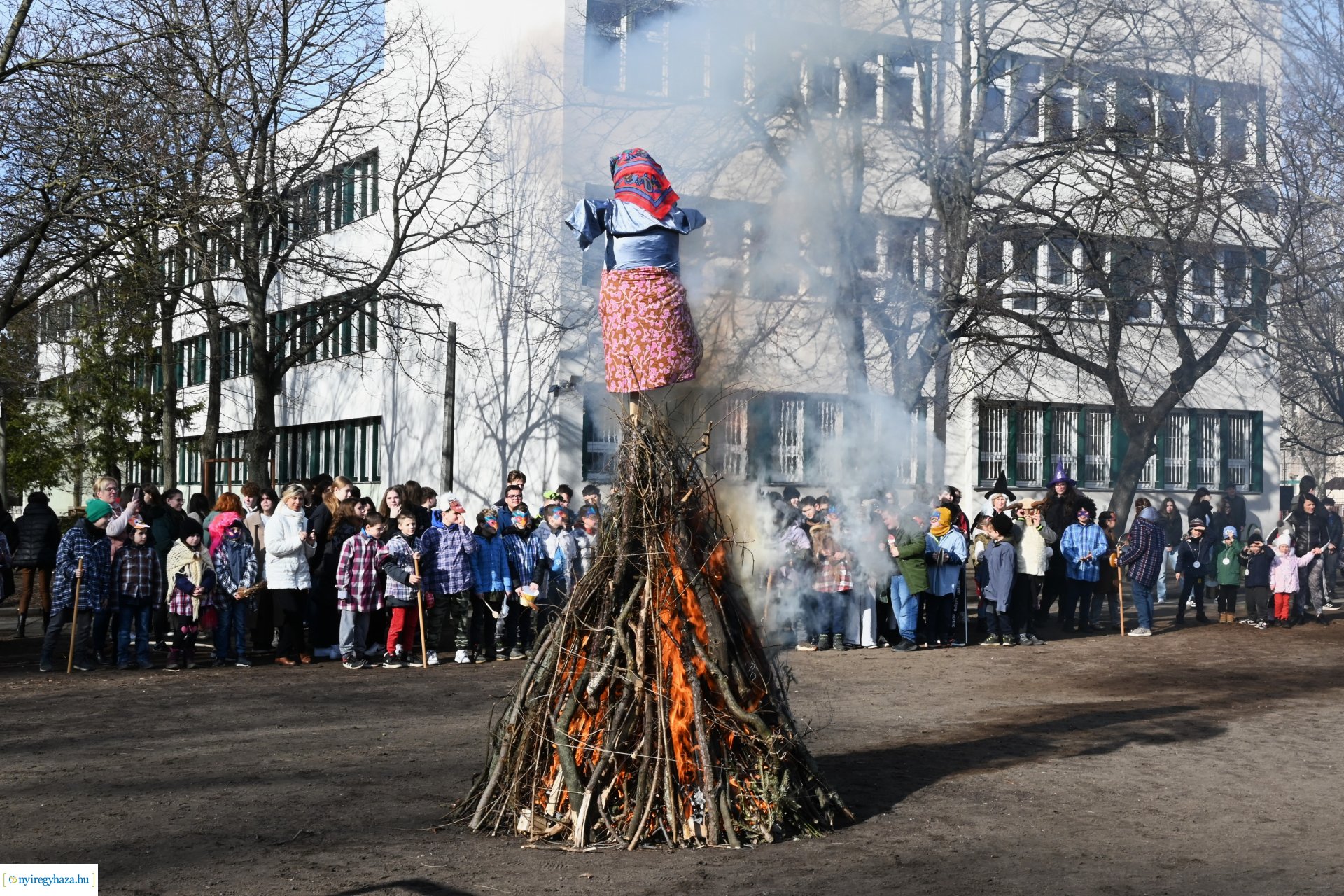 Kiszebáb égetés a Kazinczy Ferenc Tagintézményben