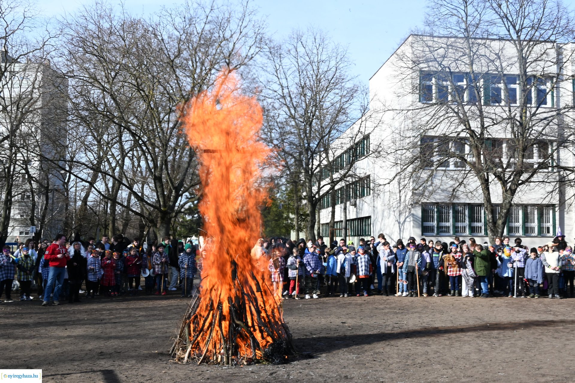 Kiszebáb égetés a Kazinczy Ferenc Tagintézményben