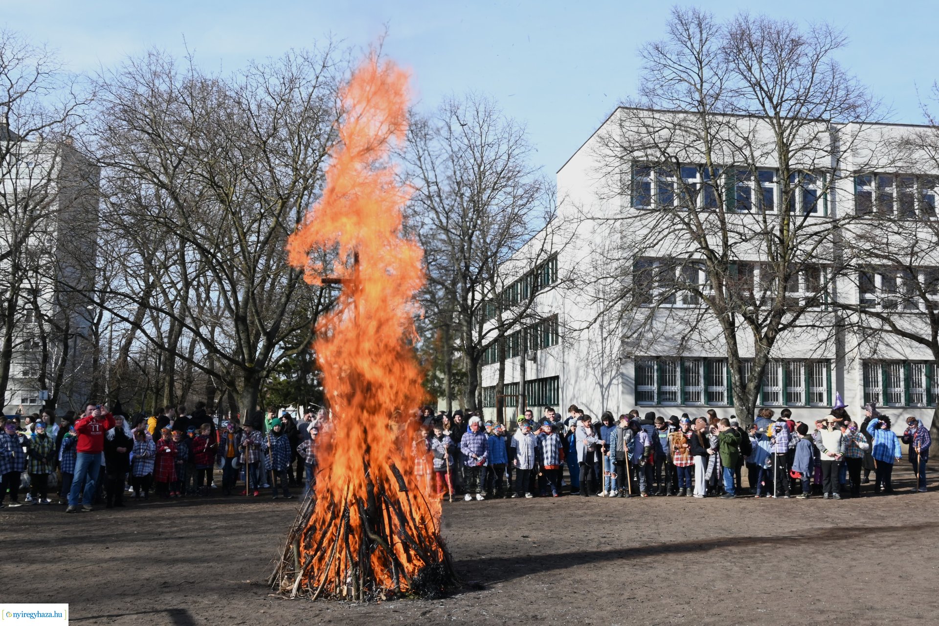 Kiszebáb égetés a Kazinczy Ferenc Tagintézményben