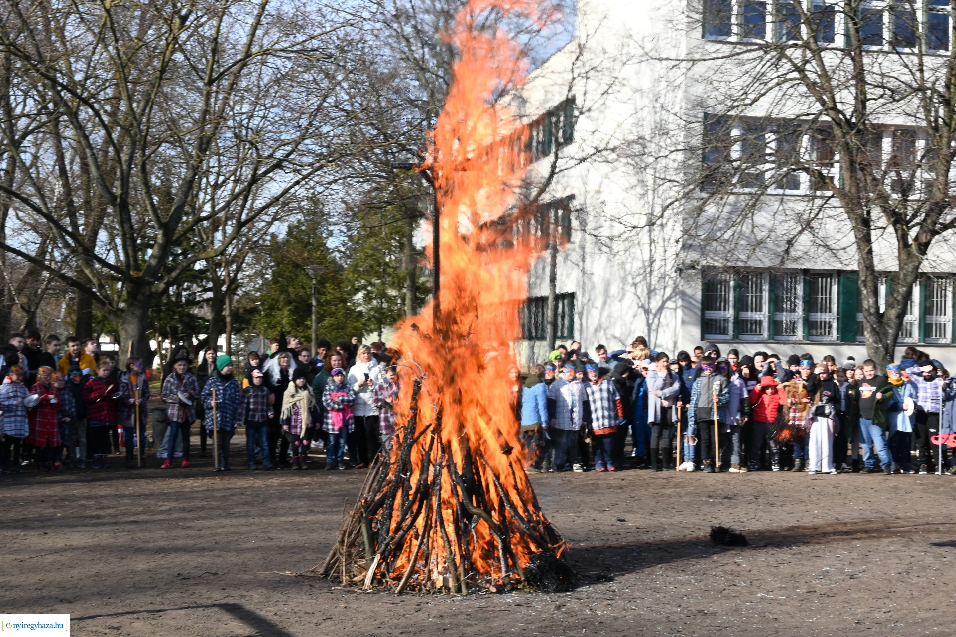Kiszebáb égetés a Kazinczy Ferenc Tagintézményben