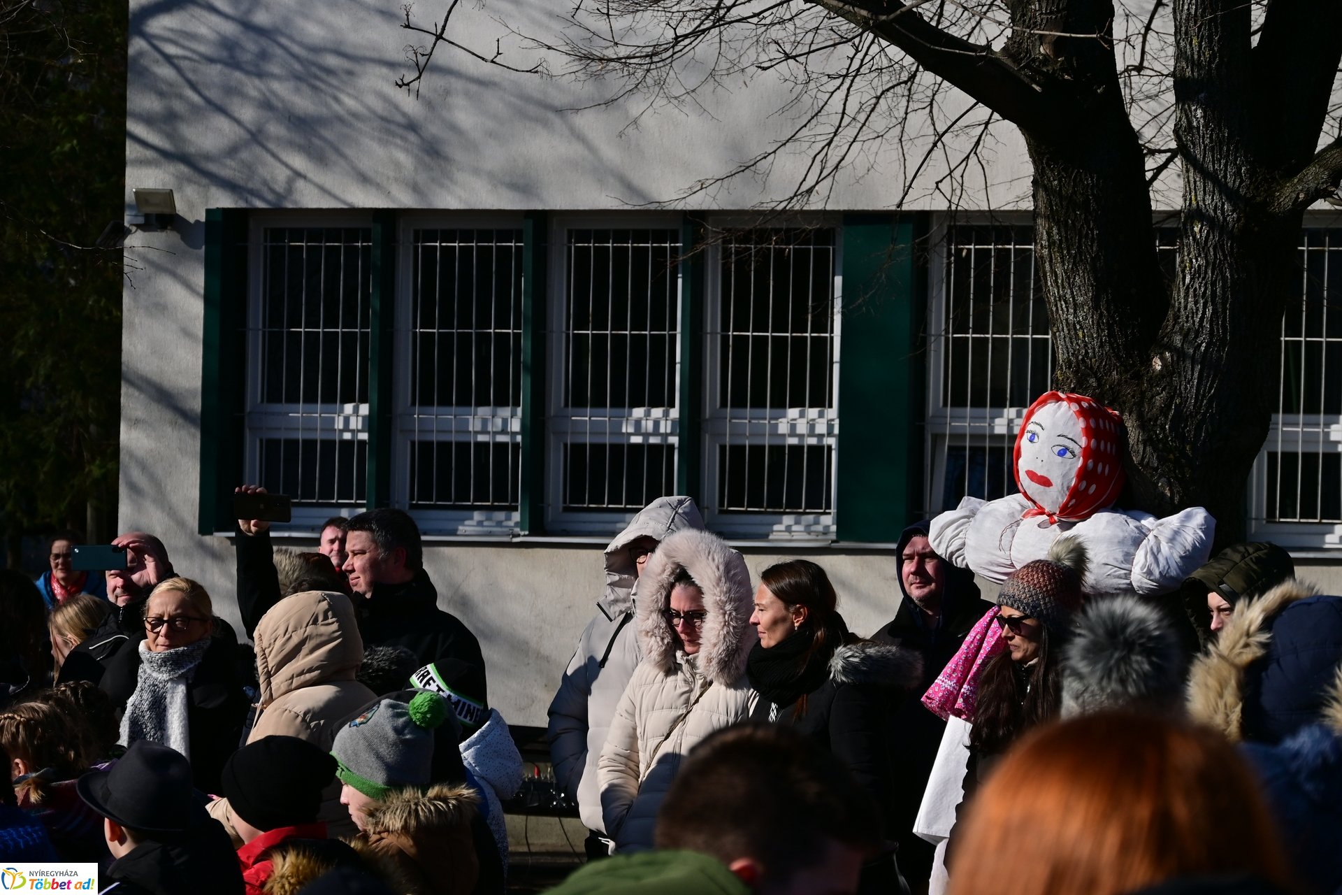 Kiszebáb égetés a Kazinczy iskolában 2025 februárjában