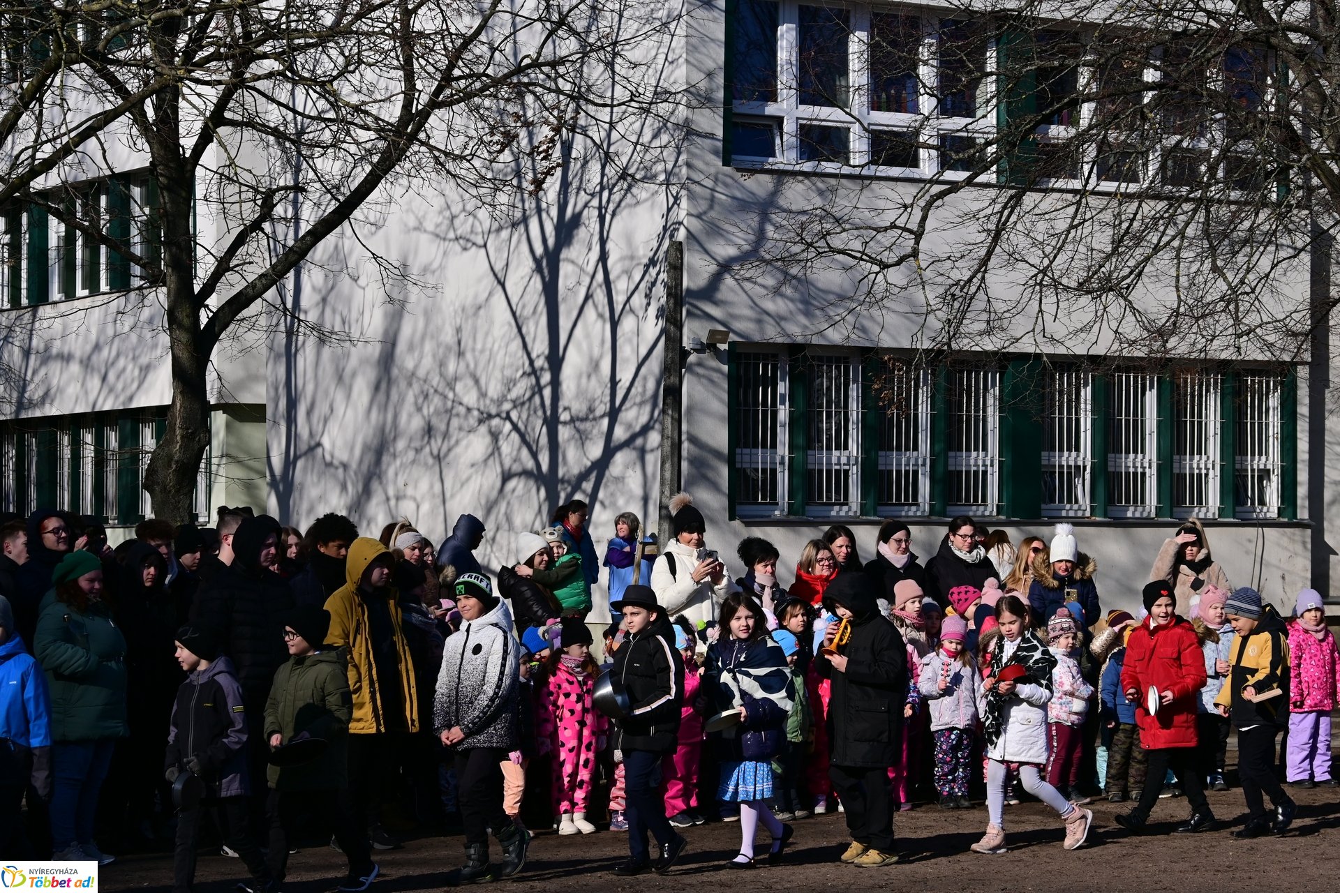 Kiszebáb égetés a Kazinczy iskolában 2025 februárjában