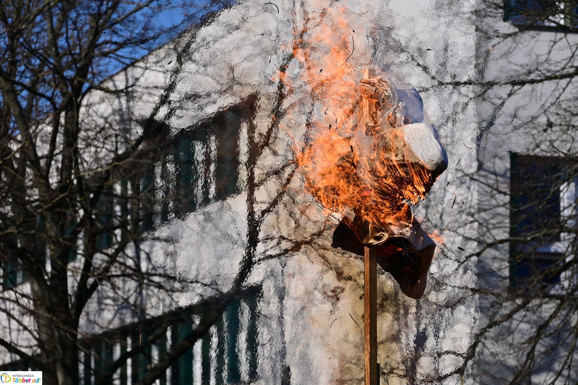 Kiszebáb égetés a Kazinczy iskolában 2025 februárjában