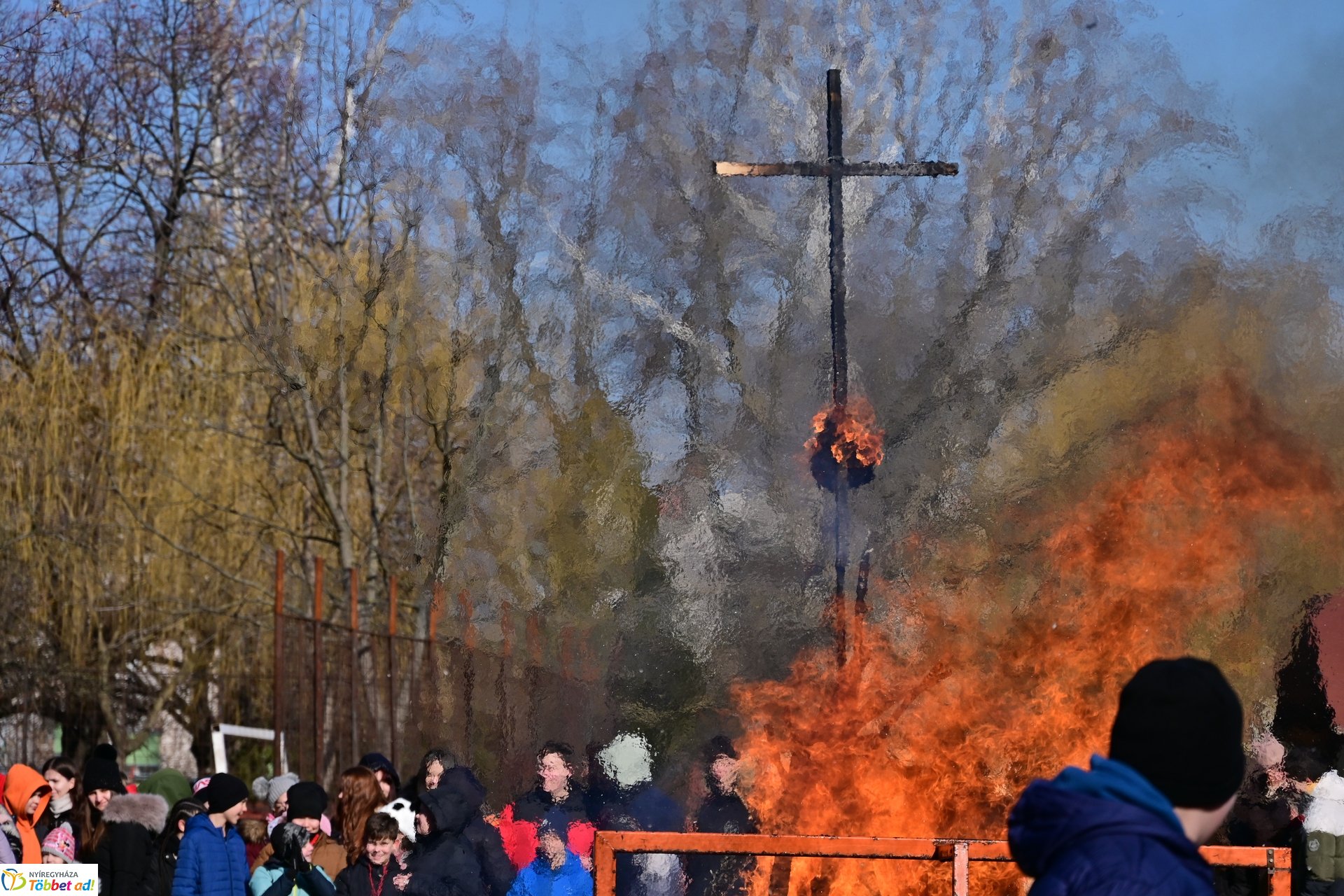 Kiszebáb égetés a Kazinczy iskolában 2025 februárjában