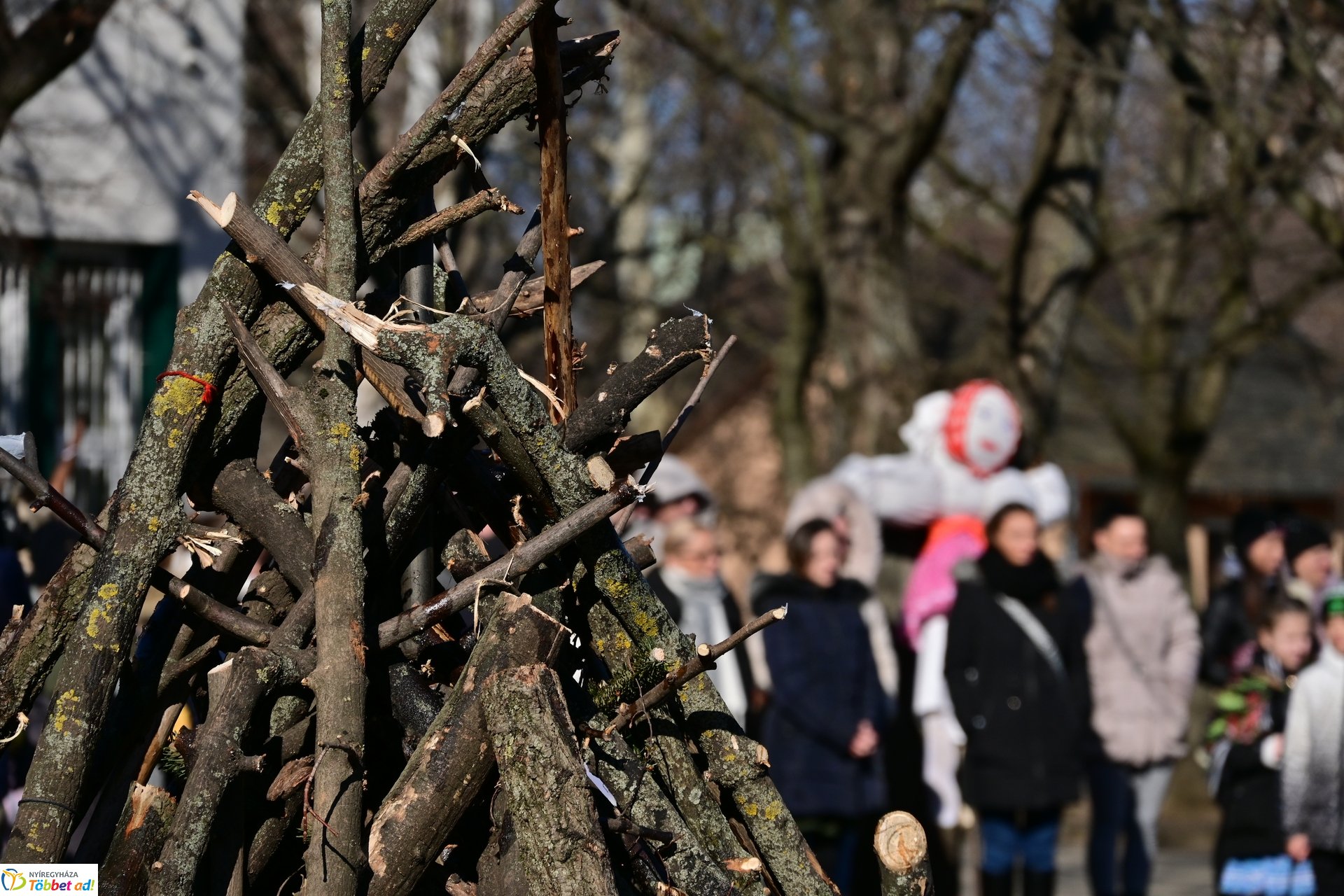 Kiszebáb égetés a Kazinczy iskolában 2025 februárjában