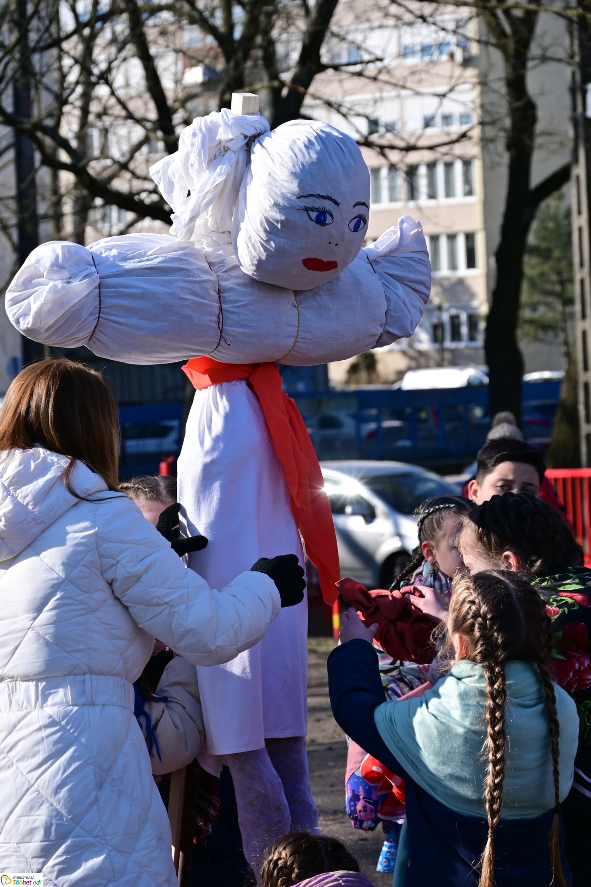 Kiszebáb égetés a Kazinczy iskolában 2025 februárjában