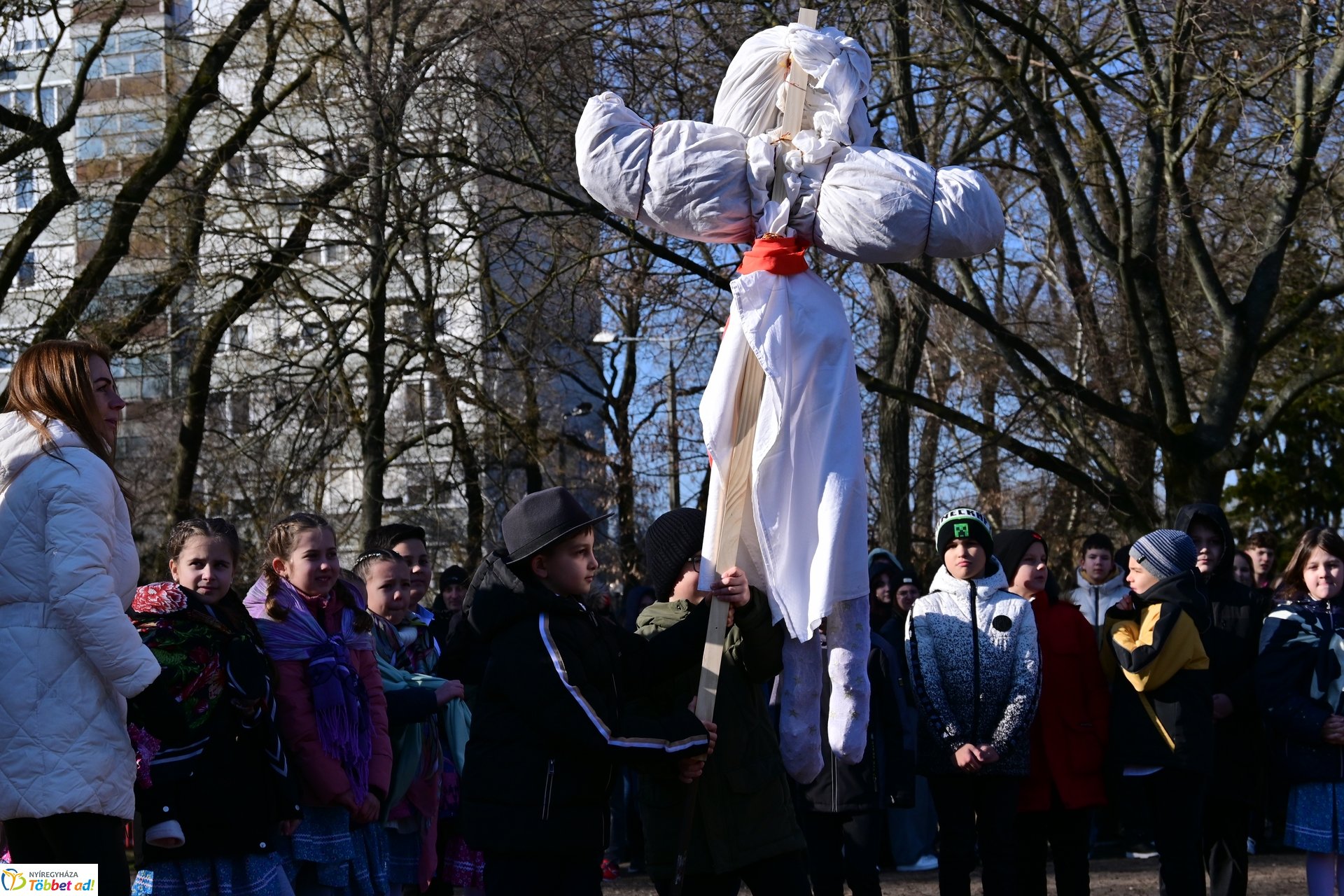 Kiszebáb égetés a Kazinczy iskolában 2025 februárjában