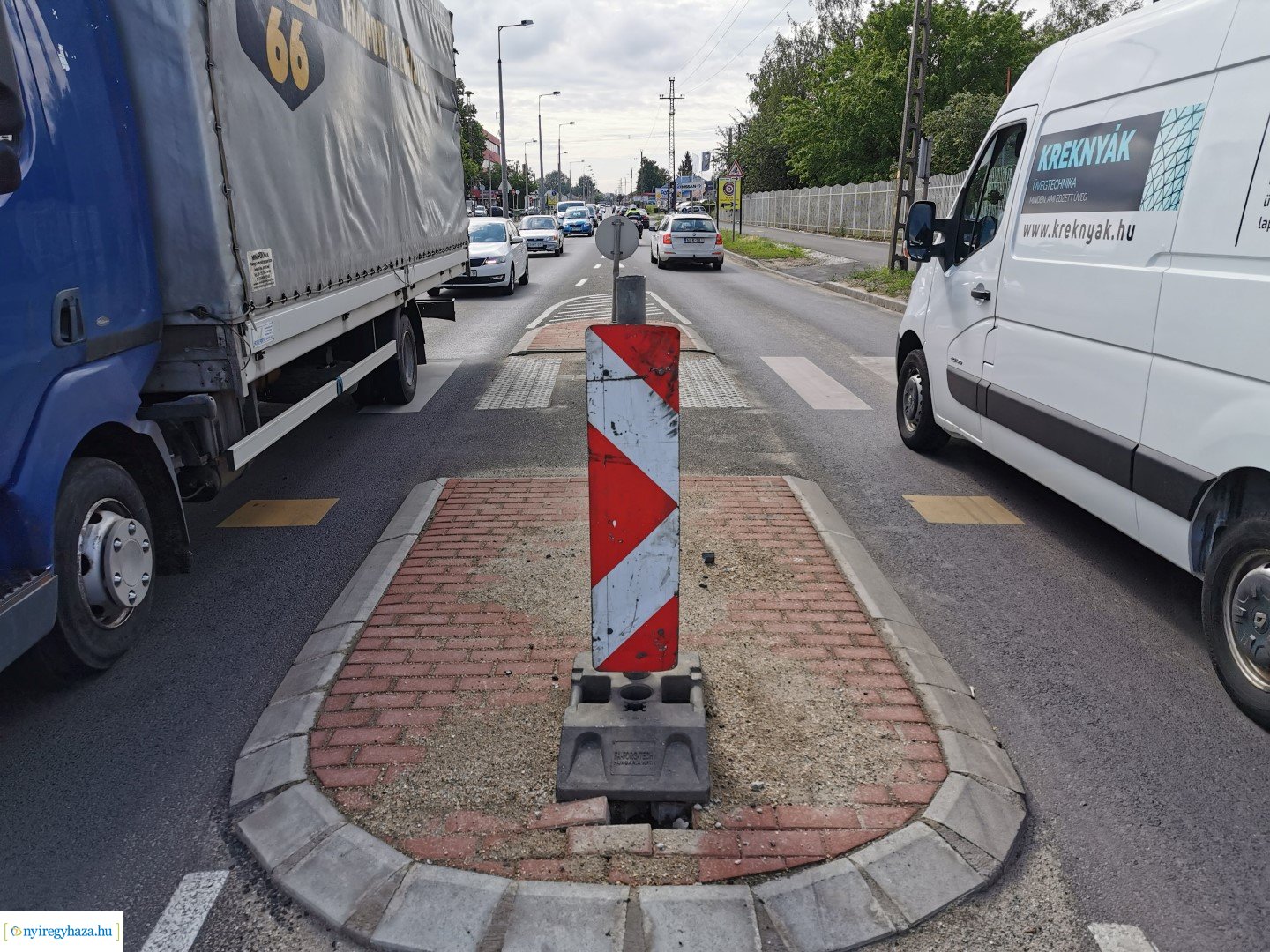 Kitörték a táblát