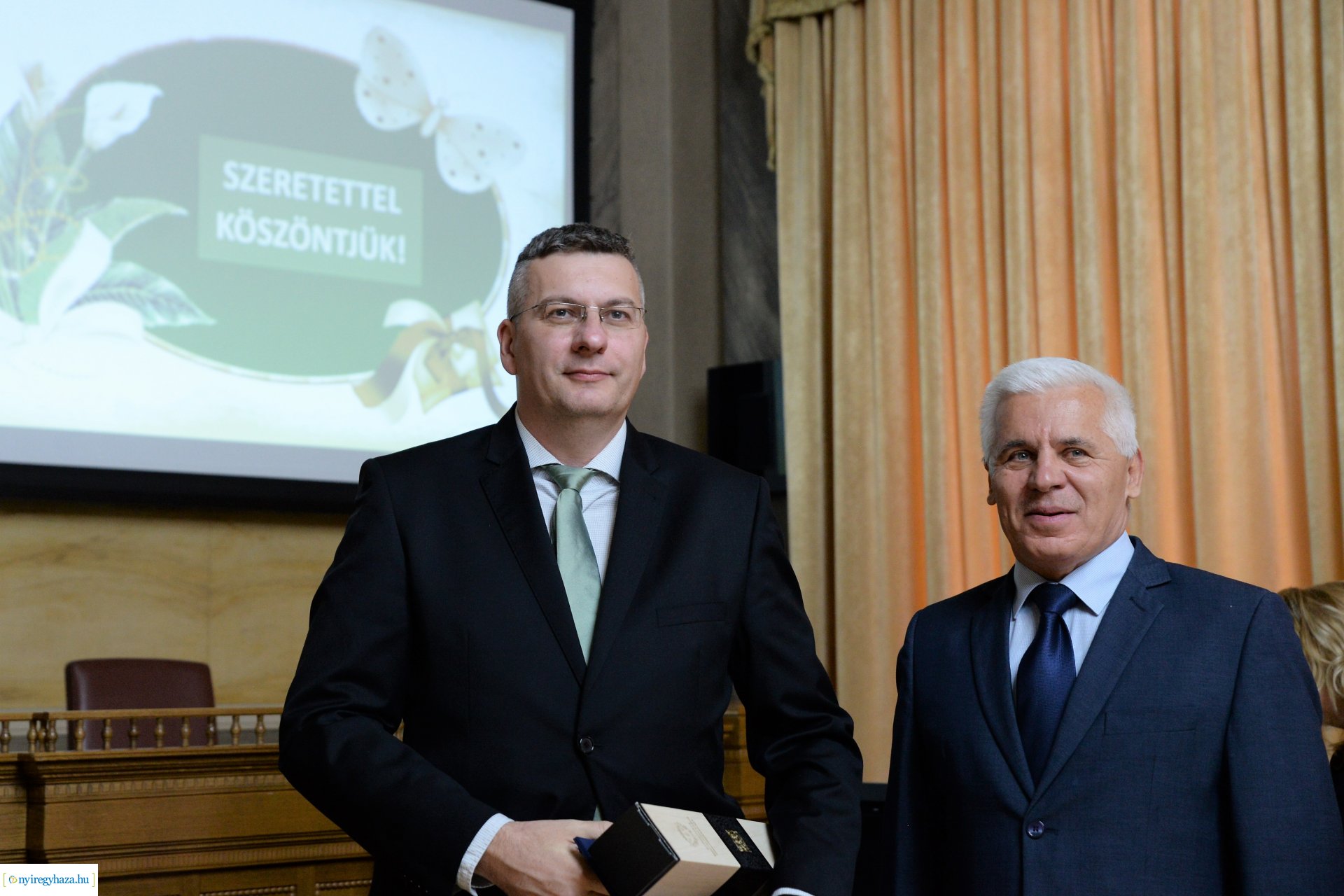 Kitüntetések átadása a  Városházán