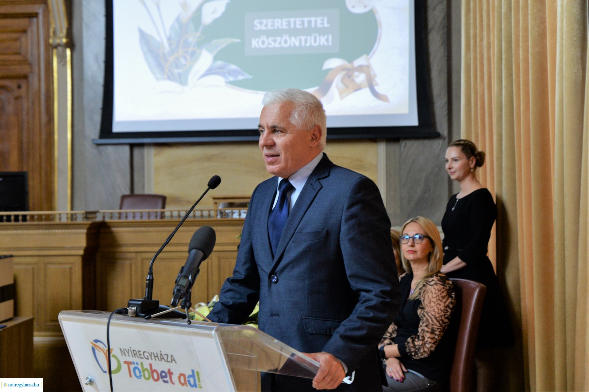 Kitüntetések átadása a  Városházán