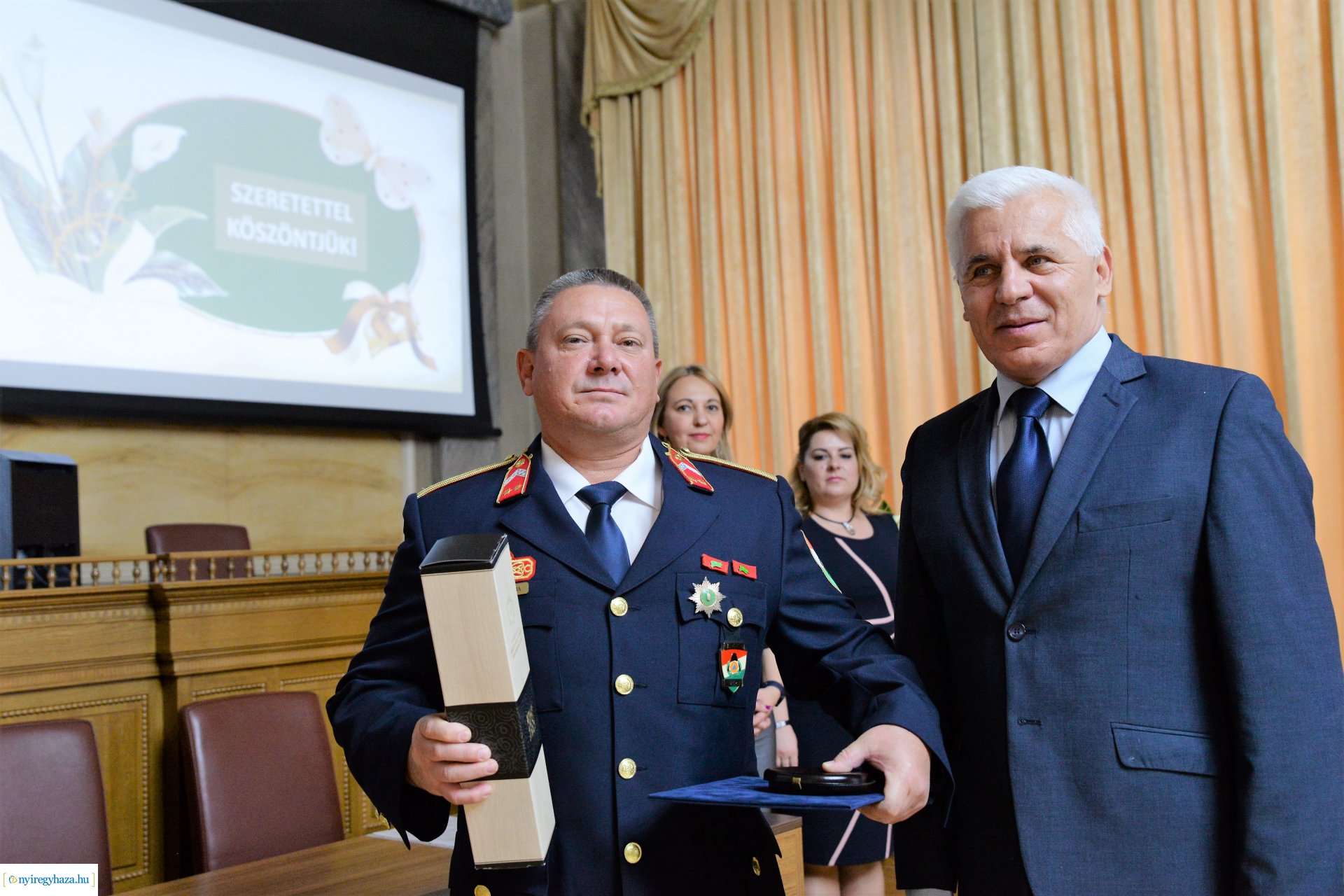 Kitüntetések átadása a  Városházán