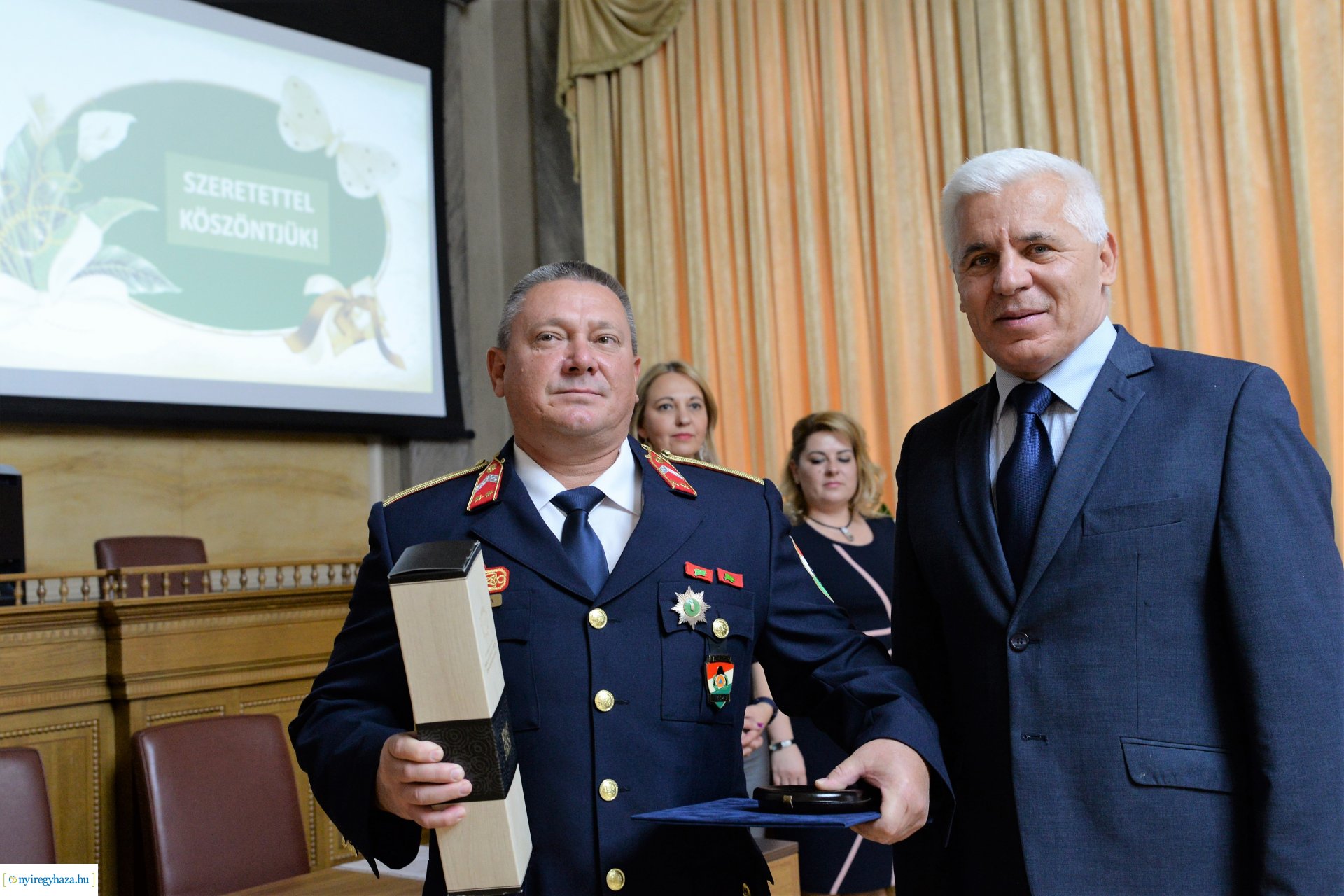Kitüntetések átadása a  Városházán