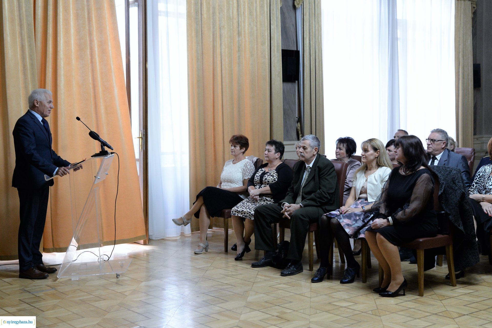 Kitüntetések átadása a  Városházán