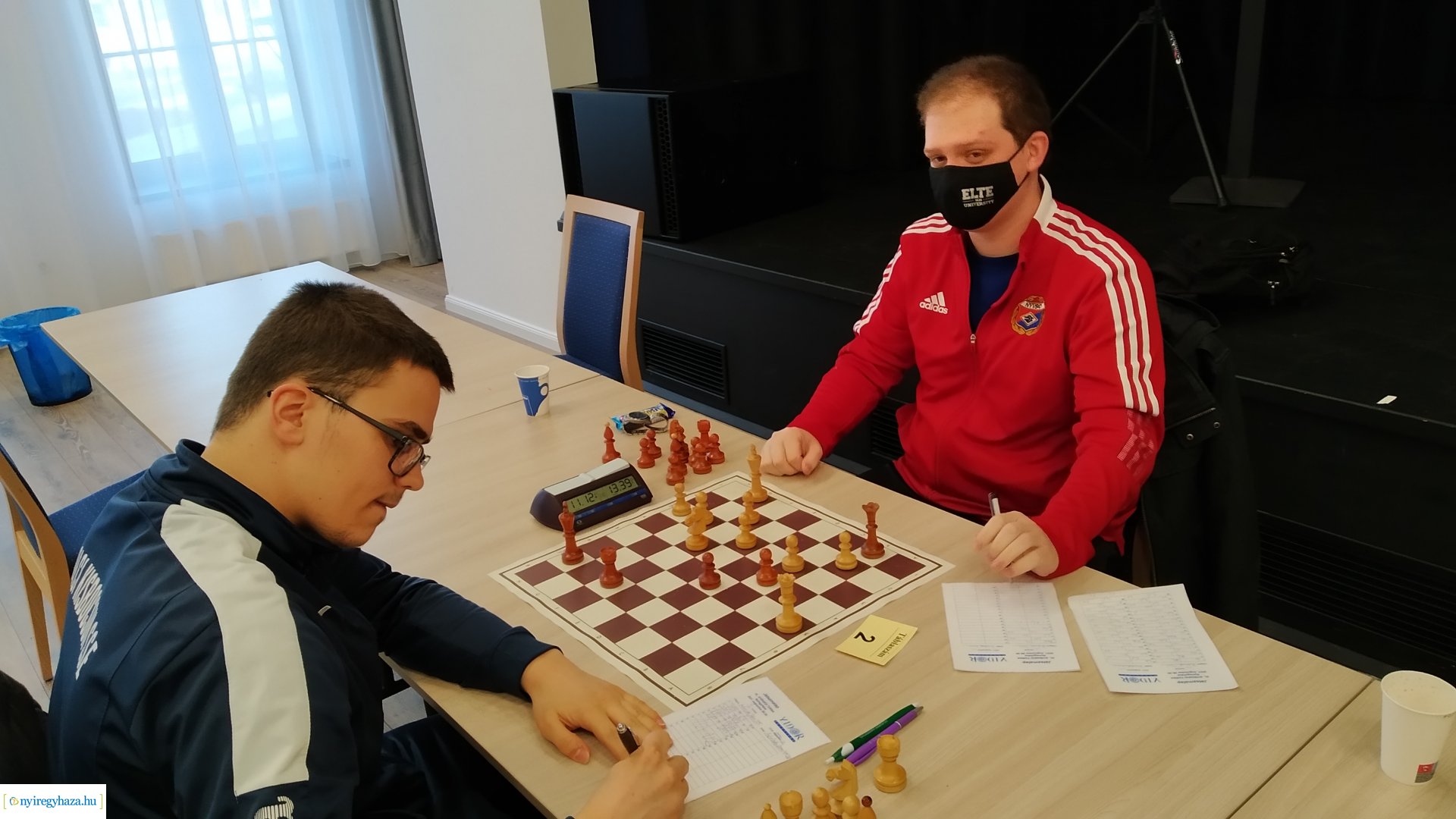 Kiütéses győzelem fehéren-feketén!