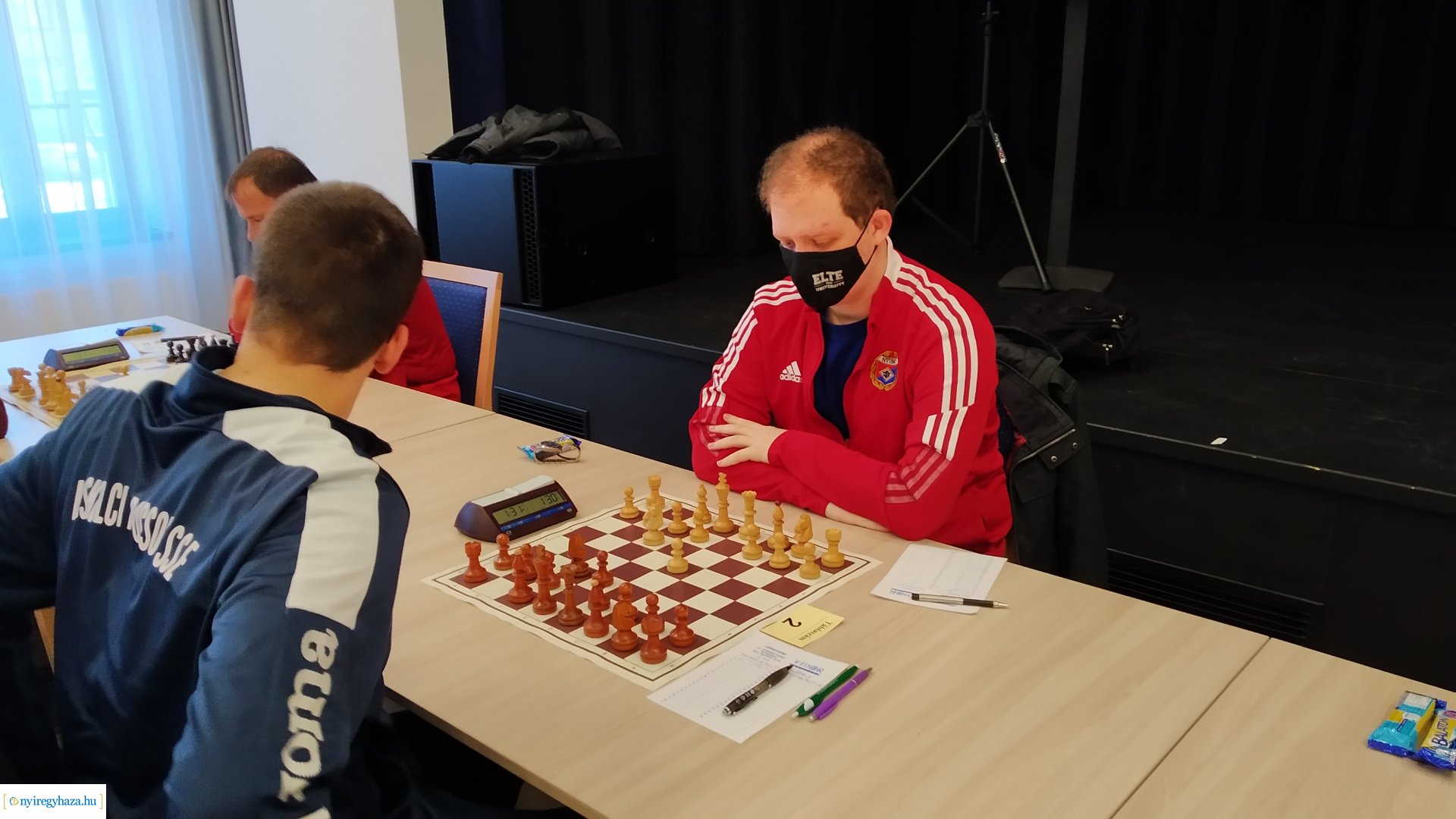 Kiütéses győzelem fehéren-feketén!