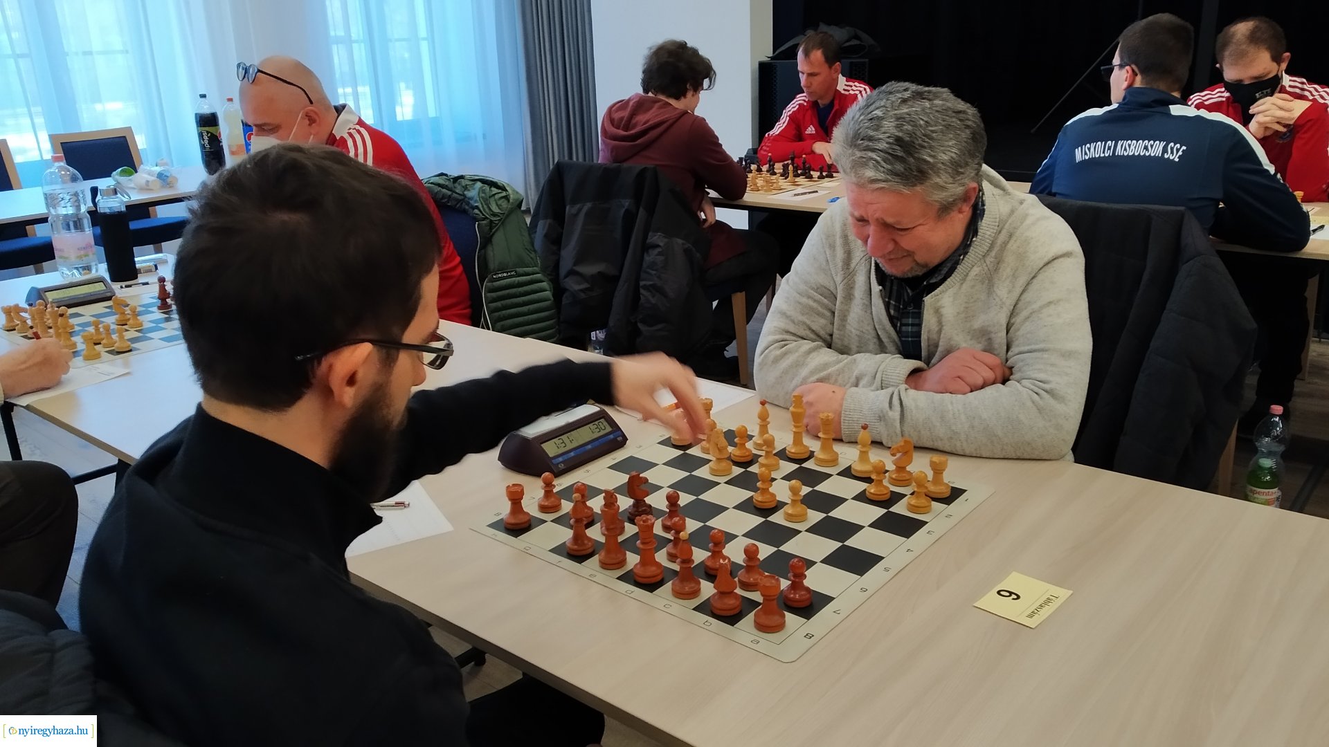 Kiütéses győzelem fehéren-feketén!