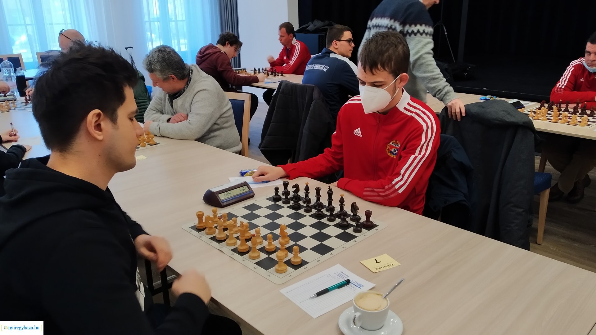 Kiütéses győzelem fehéren-feketén!