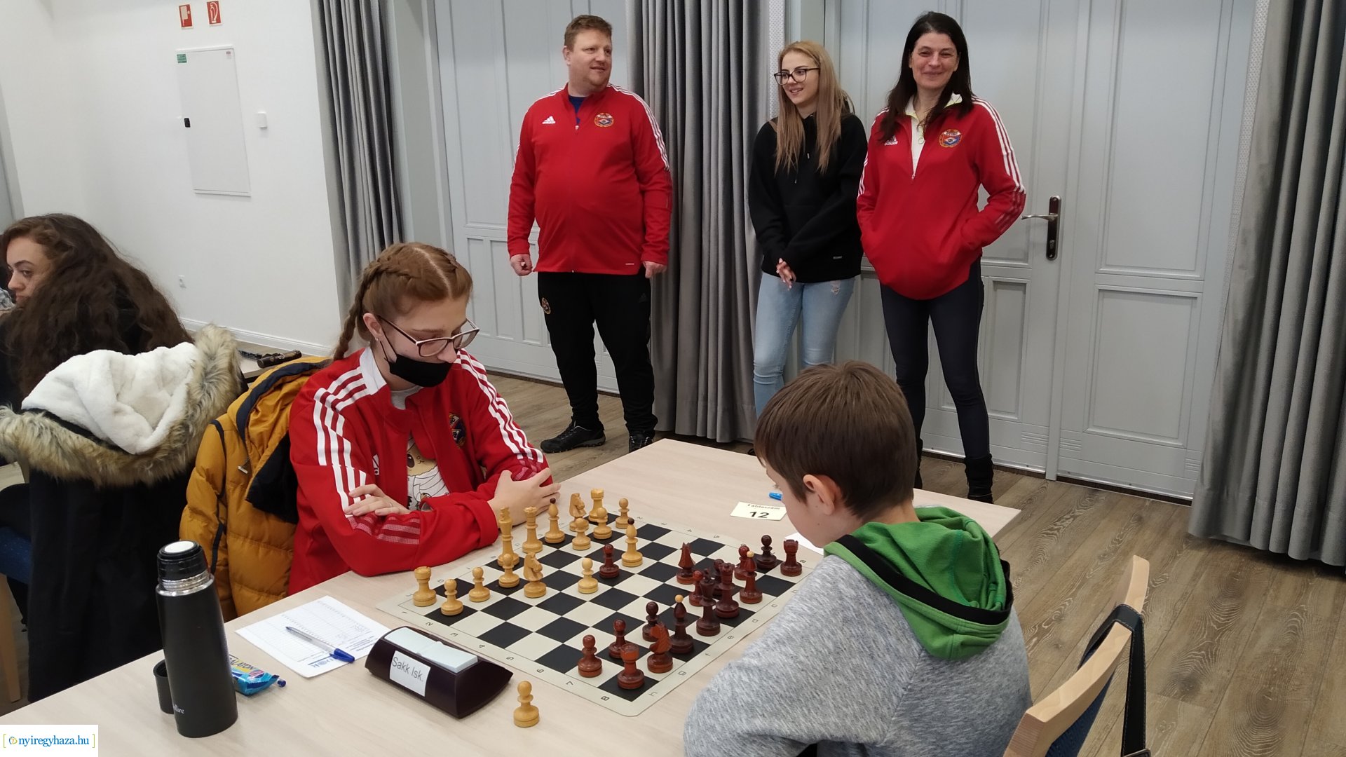 Kiütéses győzelem fehéren-feketén!