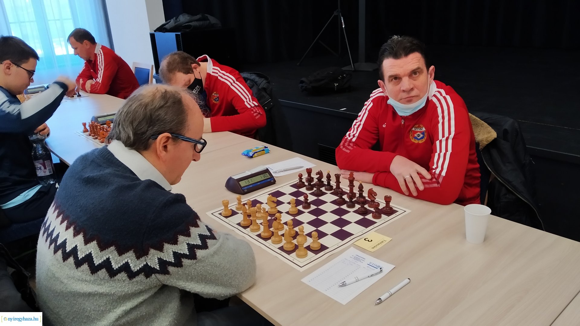 Kiütéses győzelem fehéren-feketén!