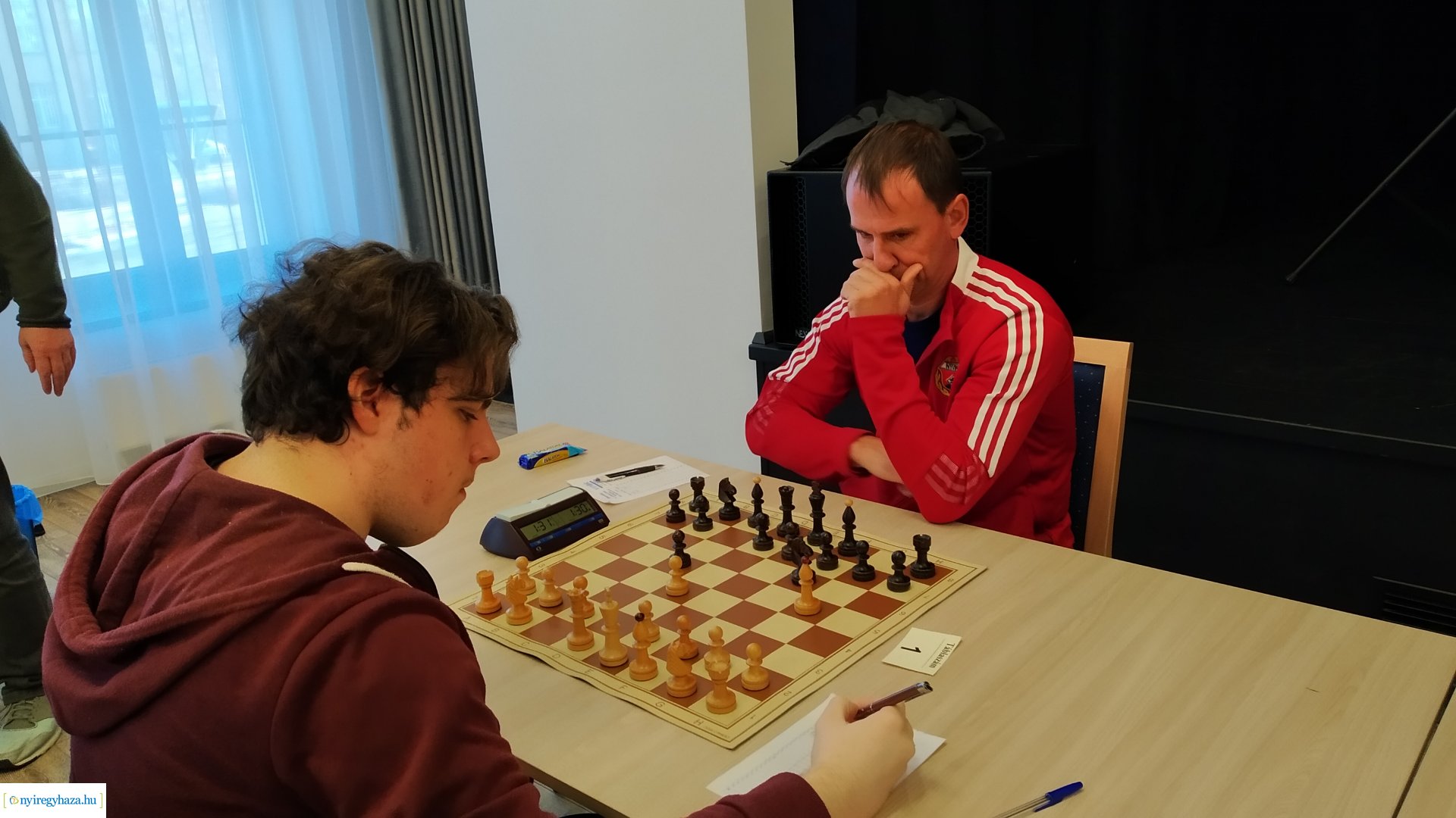 Kiütéses győzelem fehéren-feketén!