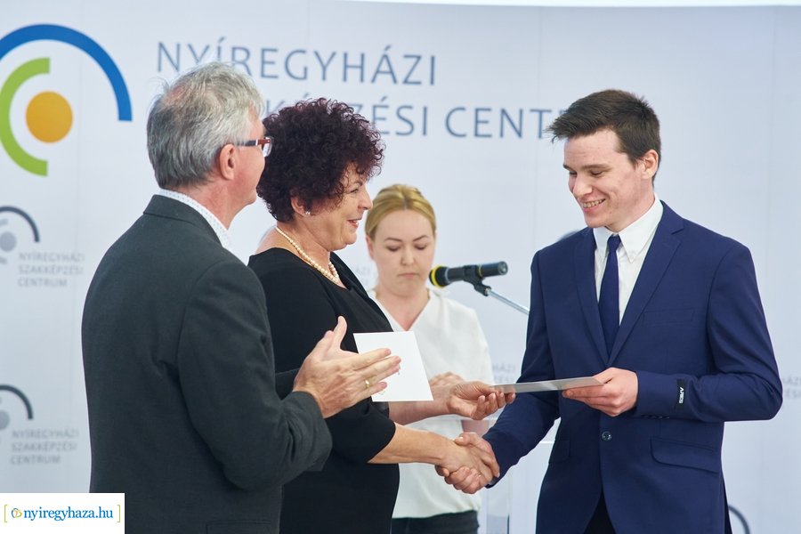 Kiváló tanulók elismerése az Inczédy iskolában