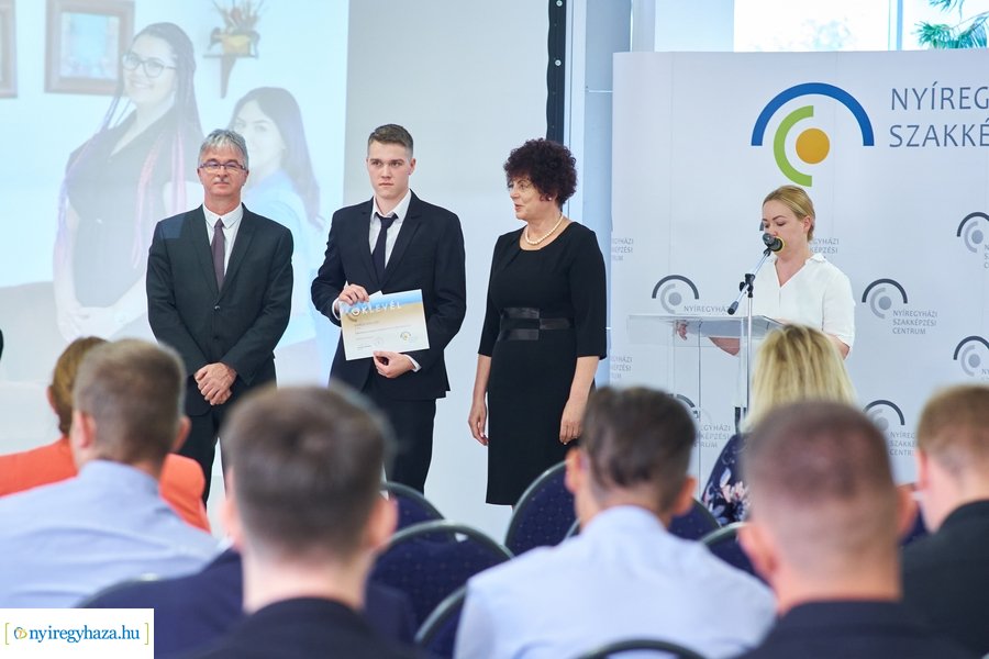 Kiváló tanulók elismerése az Inczédy iskolában