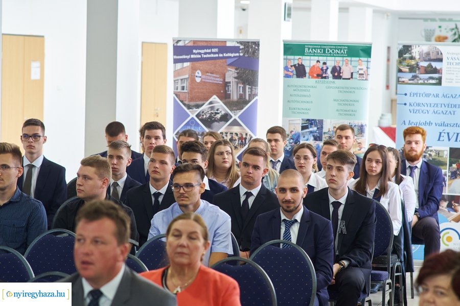 Kiváló tanulók elismerése az Inczédy iskolában