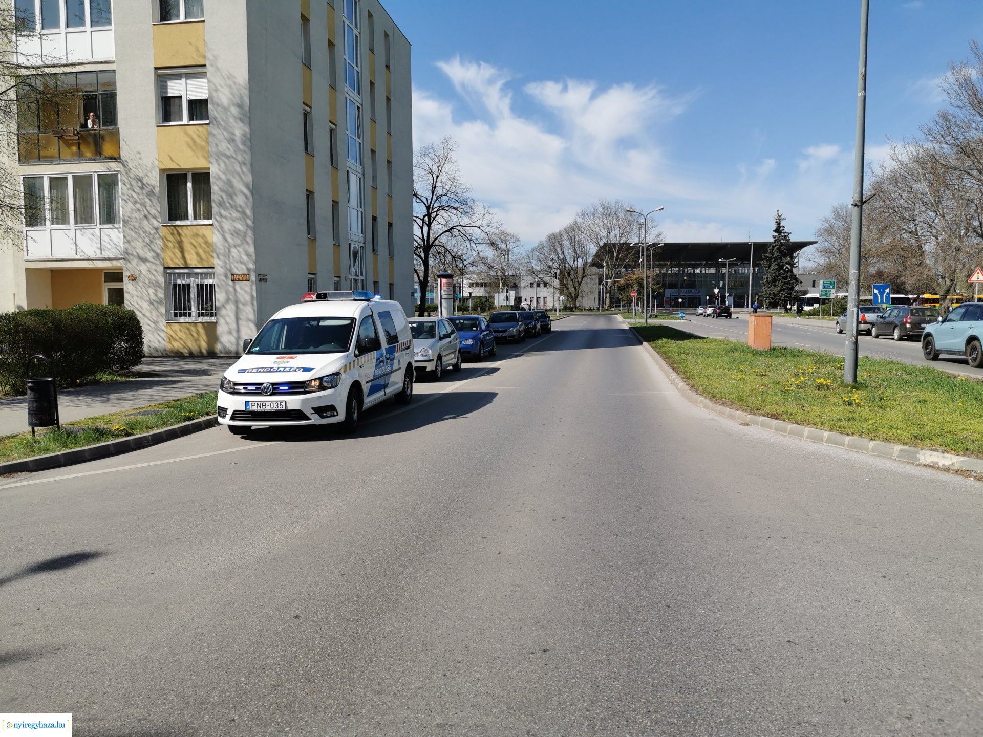 Koccanás az Arany János utcán