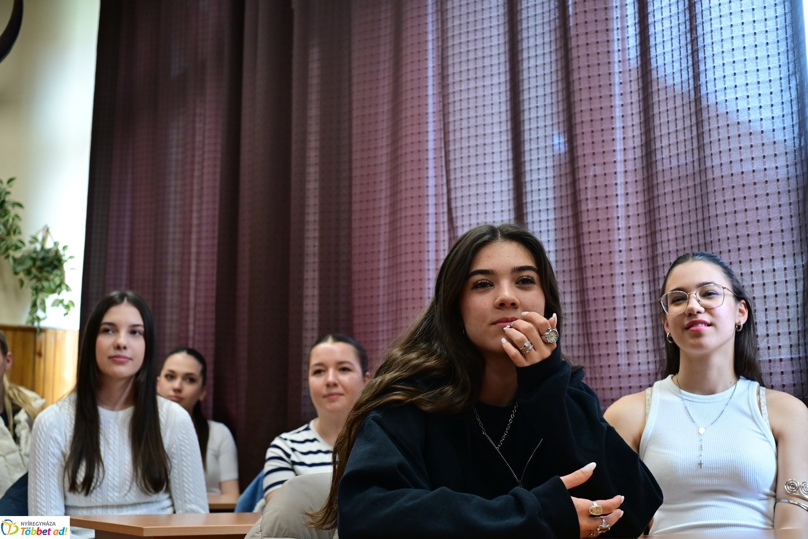 Kolumbiai miniszter látogatása a Zrínyi Ilona gimnáziumban