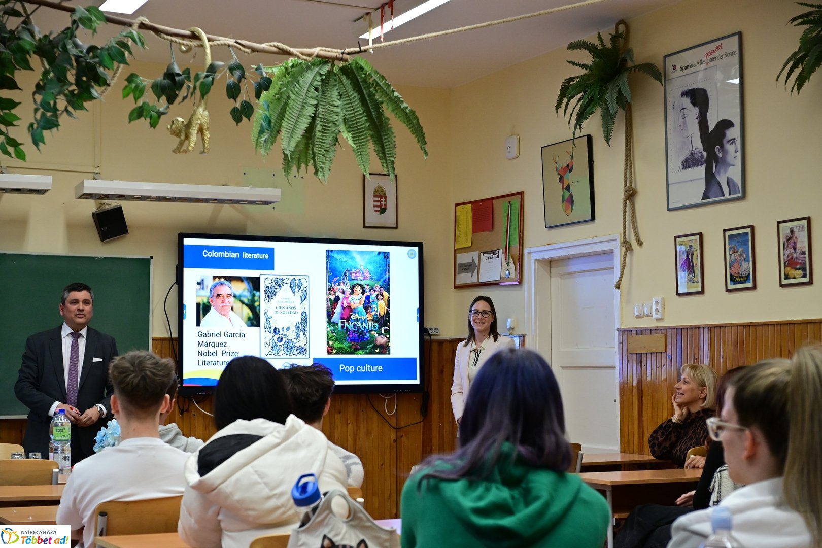 Kolumbiai miniszter látogatása a Zrínyi Ilona gimnáziumban