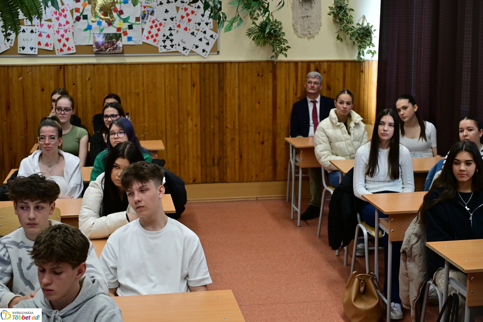 Kolumbiai miniszter látogatása a Zrínyi Ilona gimnáziumban