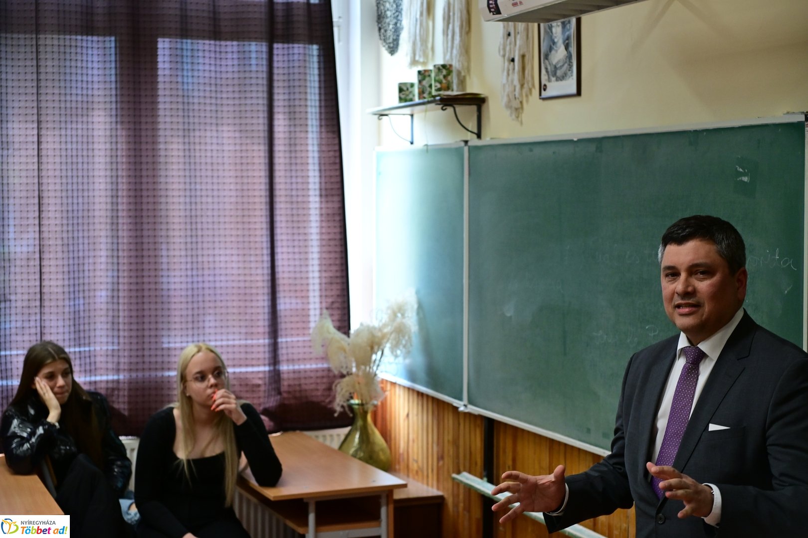 Kolumbiai miniszter látogatása a Zrínyi Ilona gimnáziumban