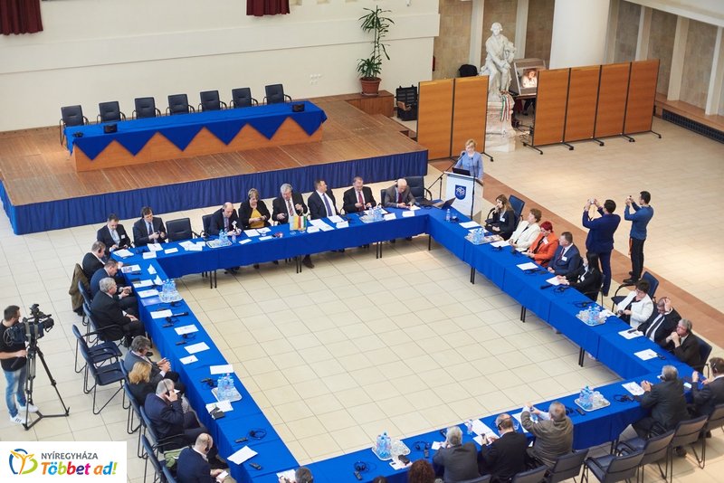 Konferencia Ukrajnáról az egyetemen