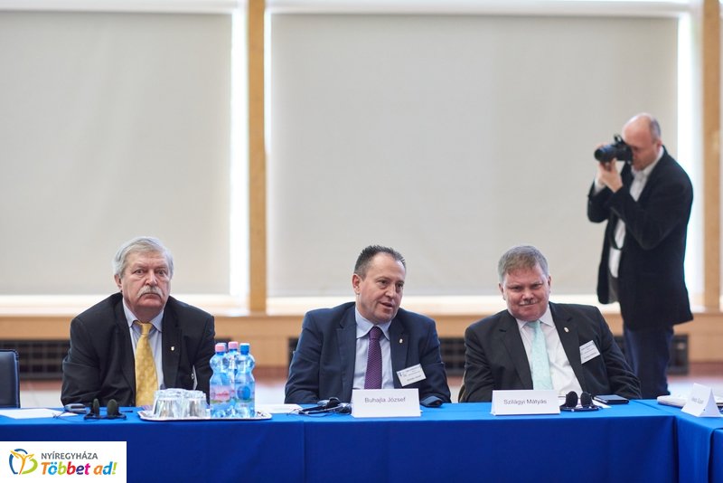 Konferencia Ukrajnáról az egyetemen