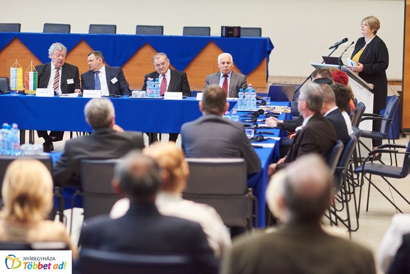 Konferencia Ukrajnáról az egyetemen