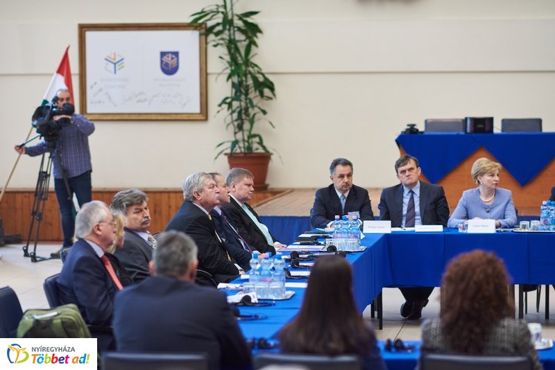 Konferencia Ukrajnáról az egyetemen