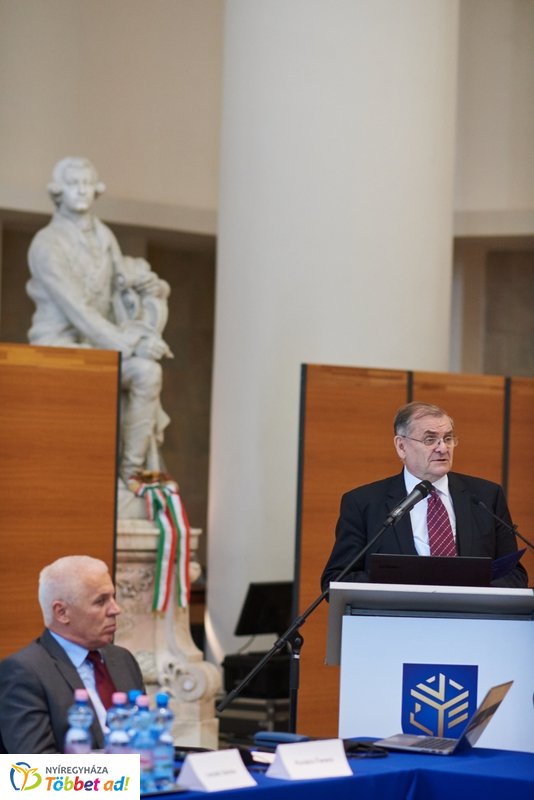 Konferencia Ukrajnáról az egyetemen