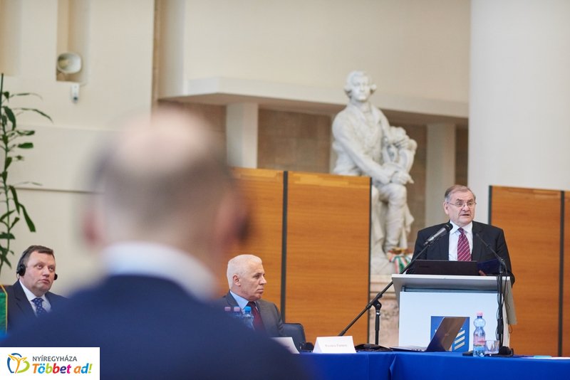 Konferencia Ukrajnáról az egyetemen