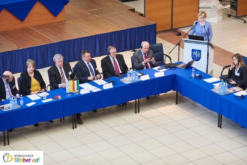 Konferencia Ukrajnáról az egyetemen