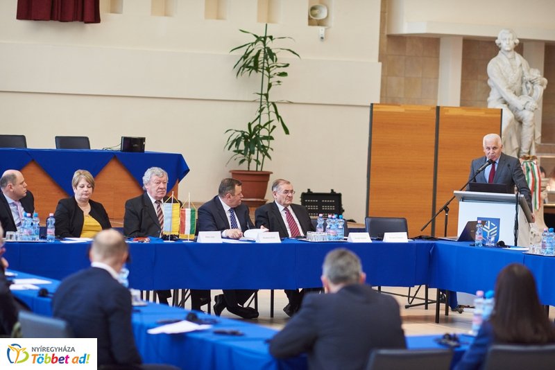 Konferencia Ukrajnáról az egyetemen