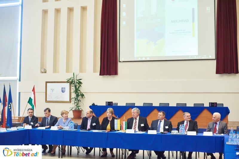 Konferencia Ukrajnáról az egyetemen