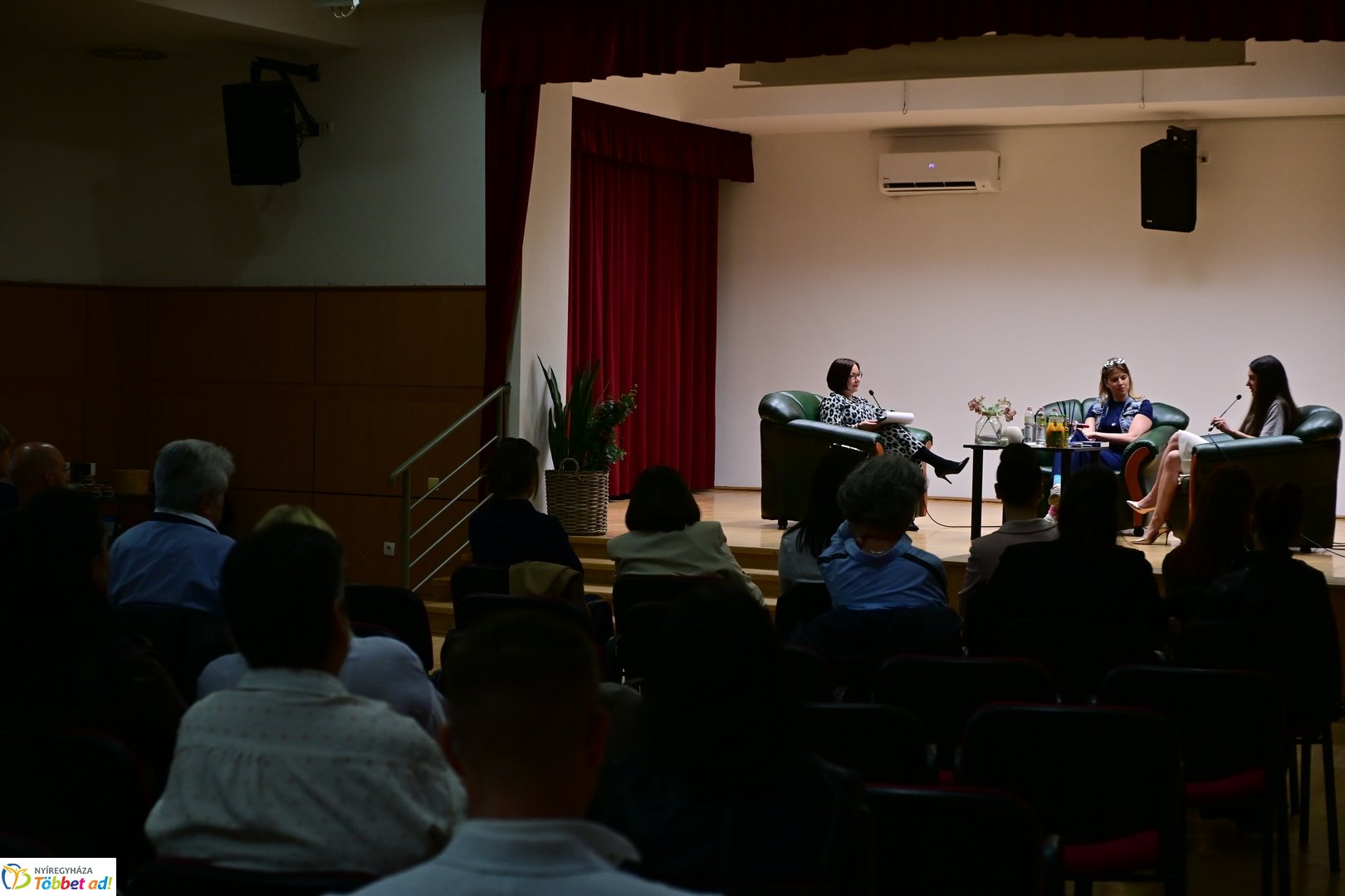 Könyvbemutató az Esélycentrumban 2026 áprilisában