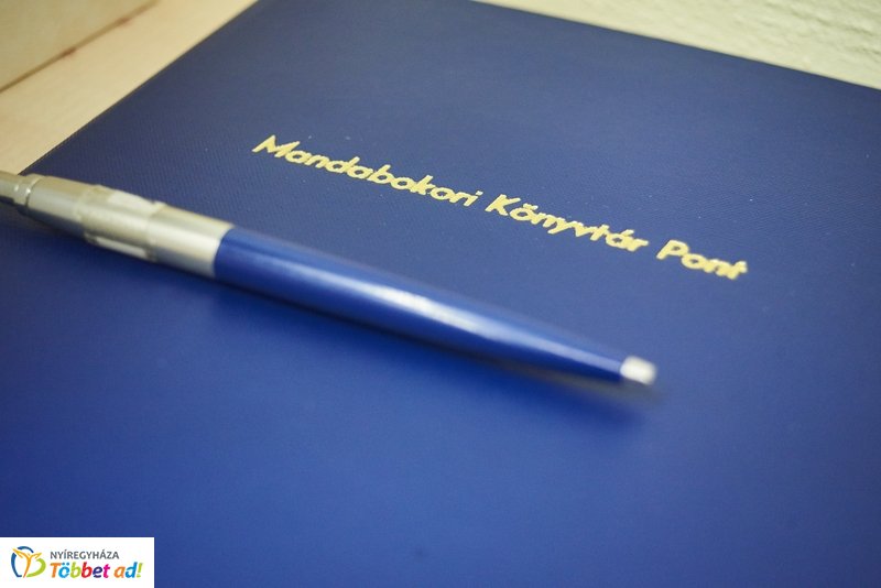 Könyvtár Pont Mandabokorban