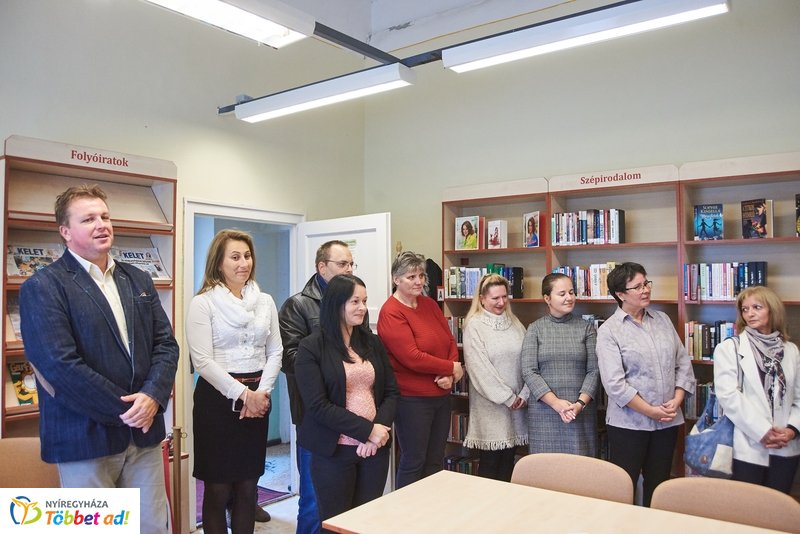 Könyvtár Pont Mandabokorban