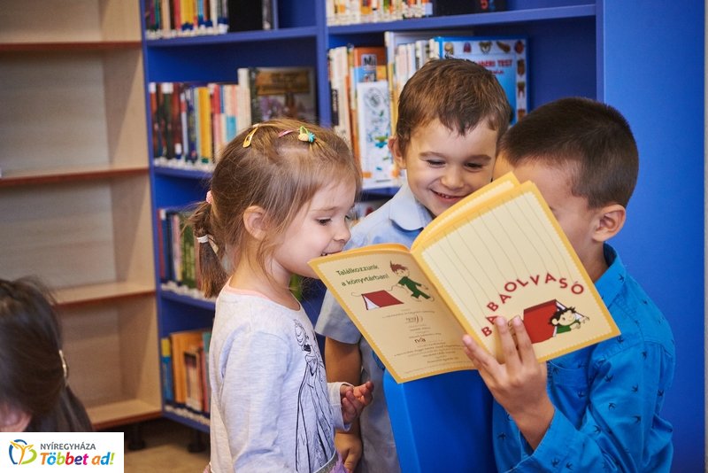 Könyvtár Pont Mandabokorban