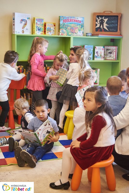 Könyvtár Pont Mandabokorban