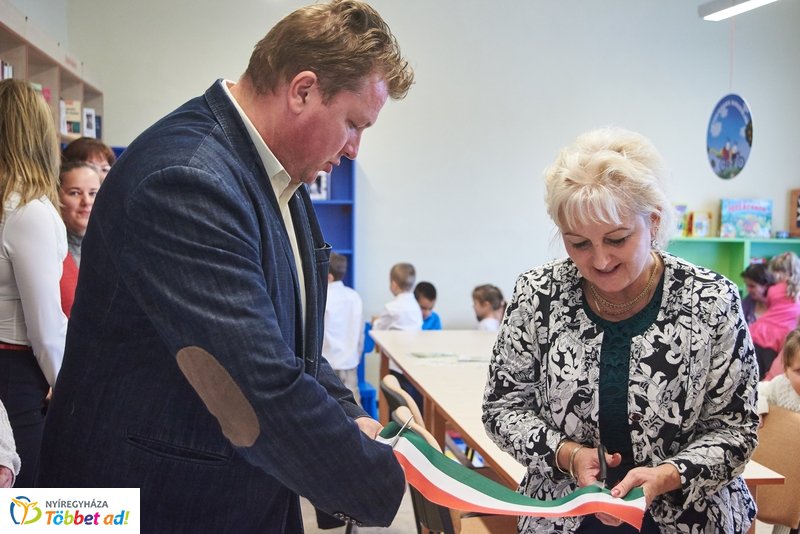 Könyvtár Pont Mandabokorban