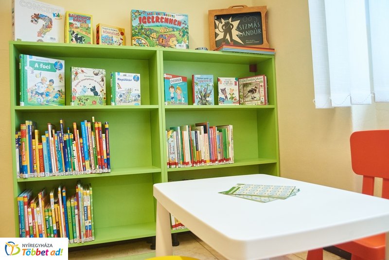 Könyvtár Pont Mandabokorban